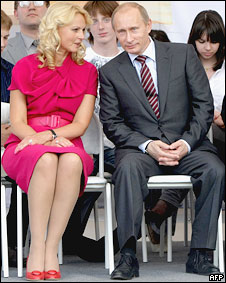 090624075008_golikova_putin_afp_283.jpg