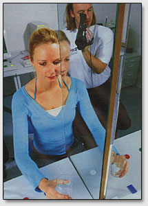 Mirror_therapy_1.jpg
